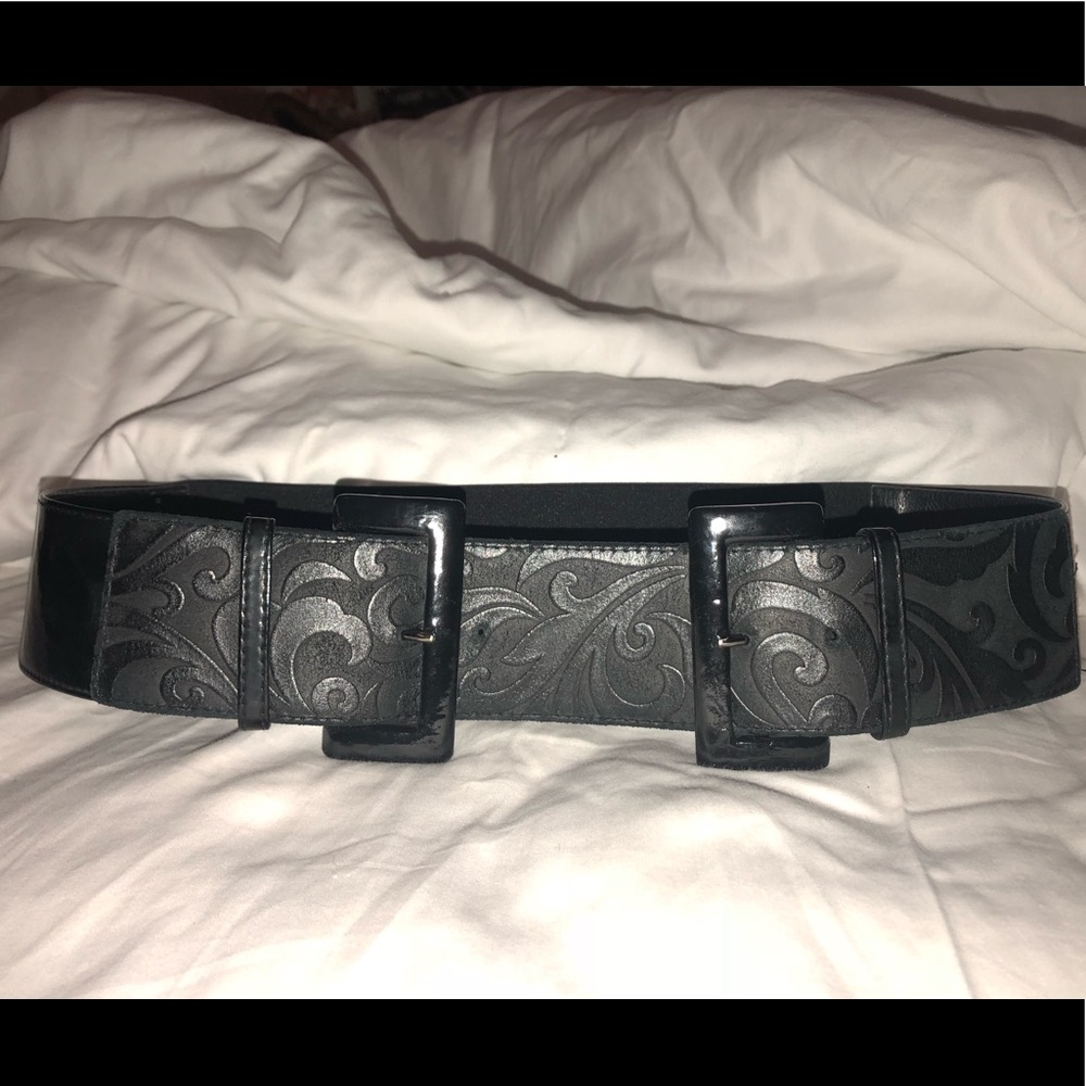 Suzi Roher Belt